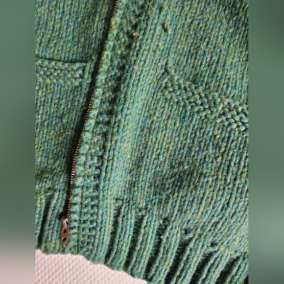 Handmade knitted wool cardigan with zipper - Picture 5 of 5